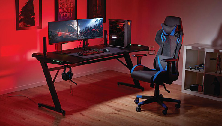 Bàn chơi game đóng vai trò quan trọng trong thiết kế phòng gaming