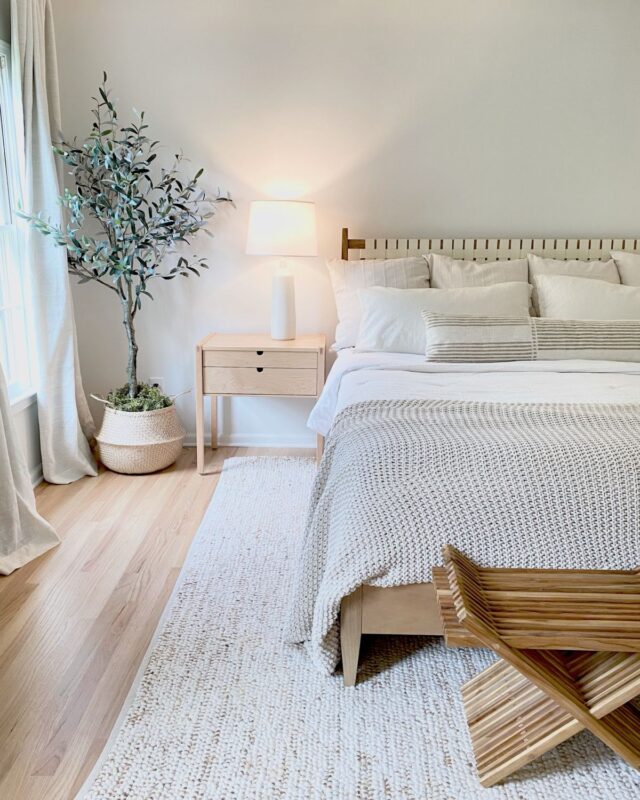 Phòng ngủ nhỏ phong cách Scandinavian tận dụng ánh sáng tự nhiên